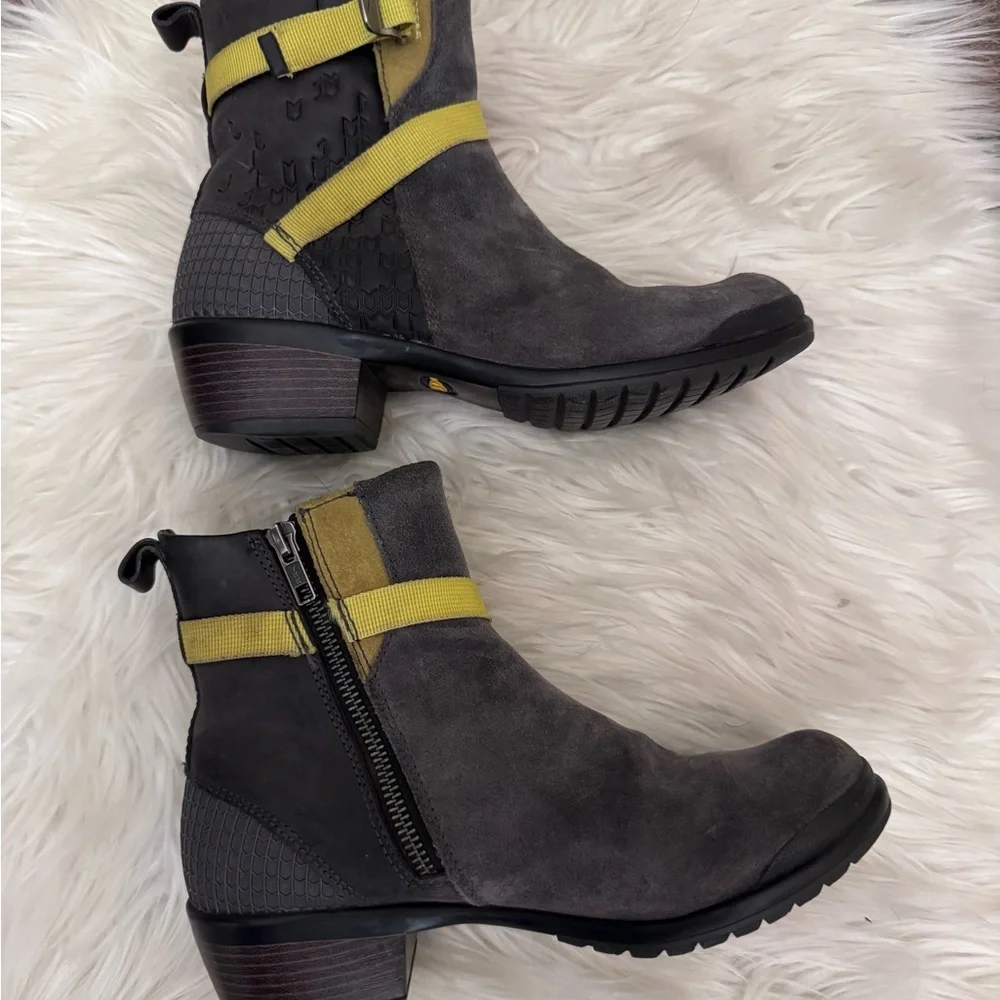 Keen‎ Morrison Mid Boot Comfort Gray Leather Booties Women’s 7 Sleek Durable